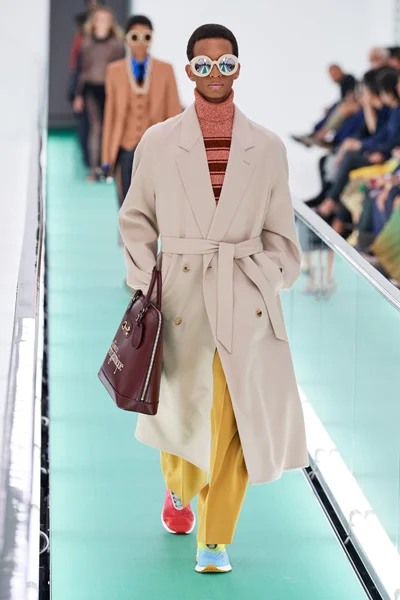 Look 32